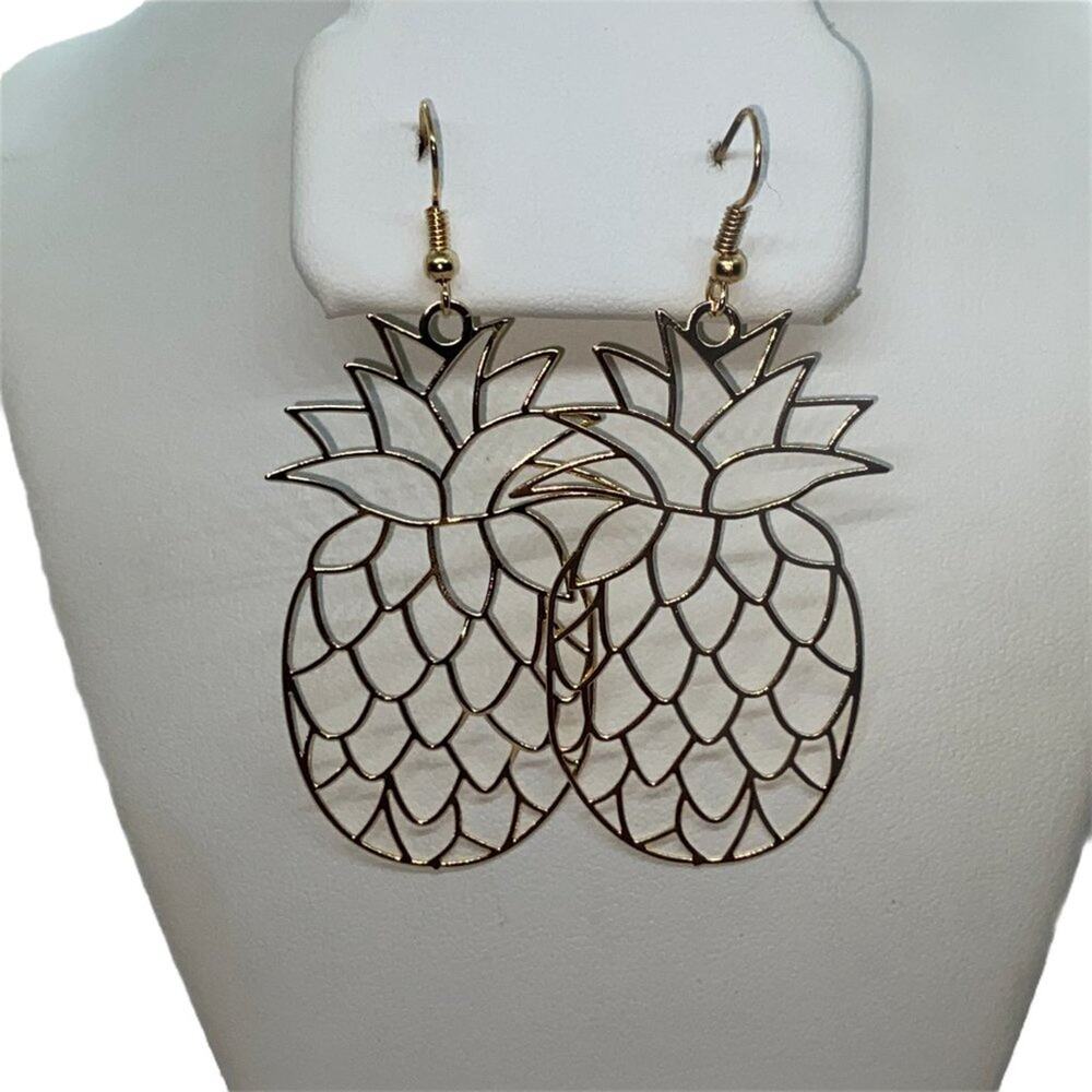 NWT Gold-Tone Laser Cut Thin Metal Pineapple Dangle Earrings